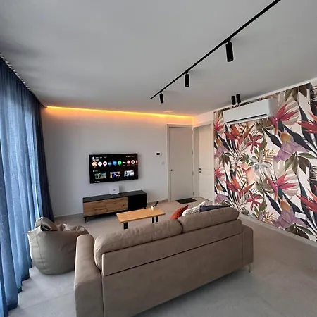 Desibu Collection - The Pearl St Julian's *