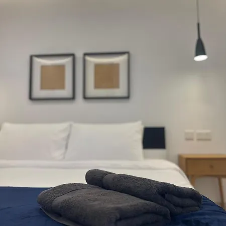 Desibu Collection - The Pearl St Julian's