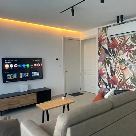 Desibu Collection - The Pearl St Julian's *