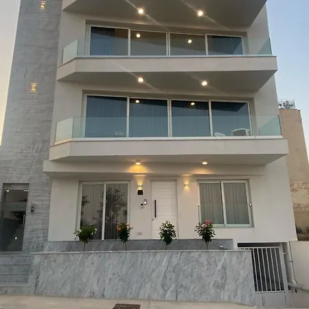 Desibu Collection - The Pearl St Julian's *