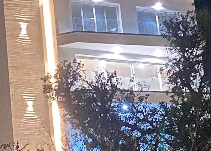 Desibu Collection - The Pearl St Julian's アパート