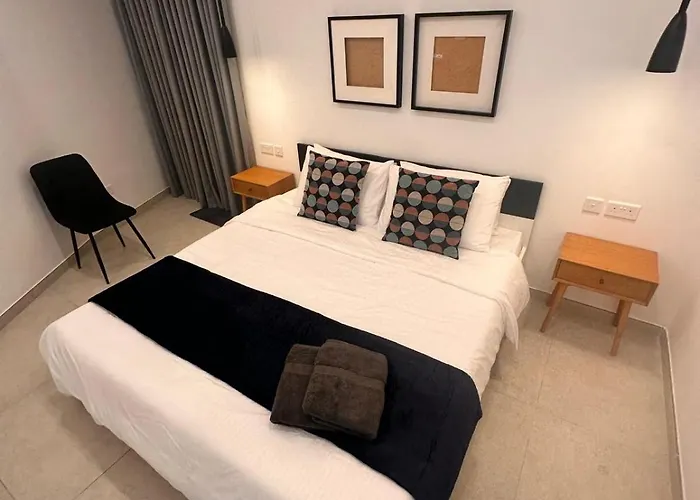 Desibu Collection - The Pearl St Julian's