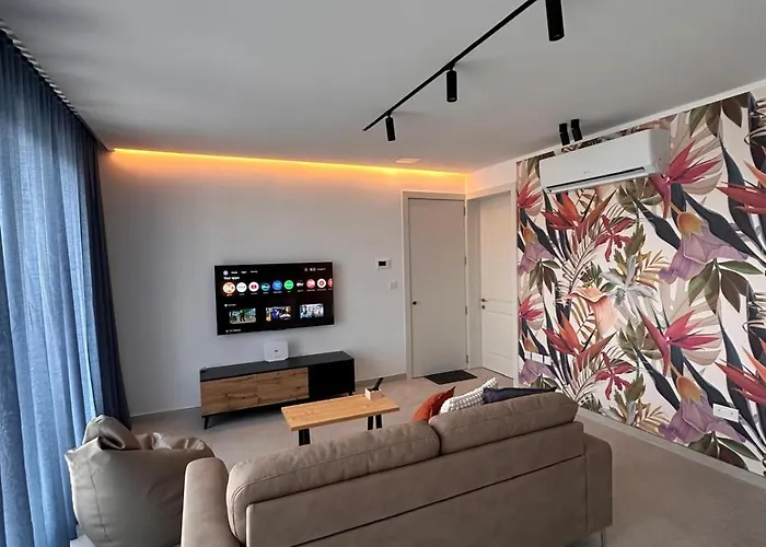 Desibu Collection - The Pearl St Julian's *