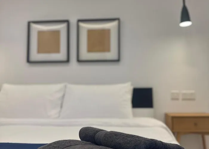 Desibu Collection - The Pearl St Julian's