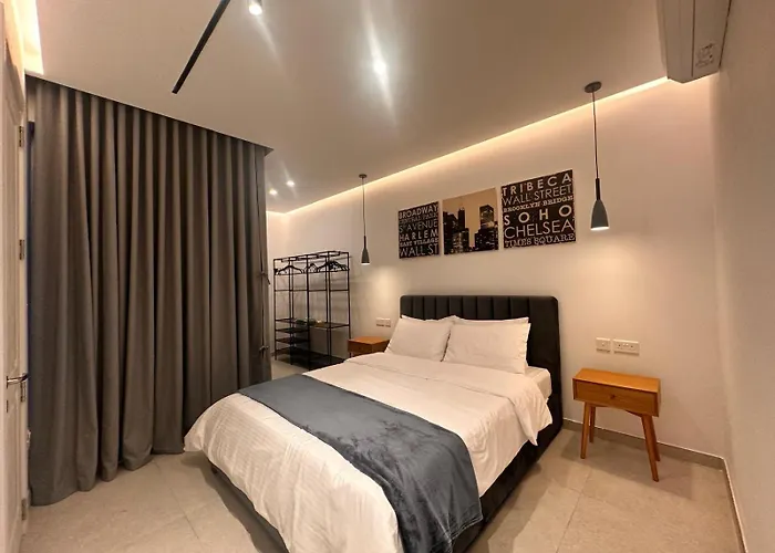 Desibu Collection - The Pearl St Julian's *