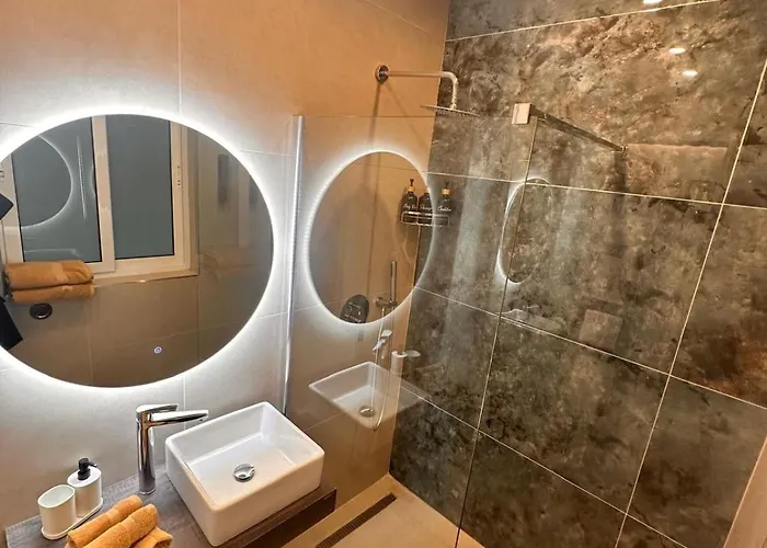 Desibu Collection - The Pearl St Julian's Apartment *