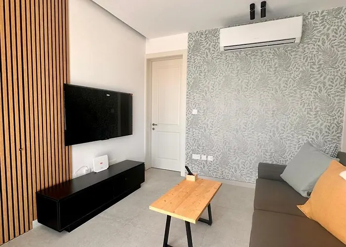 Desibu Collection - The Pearl St Julian's *