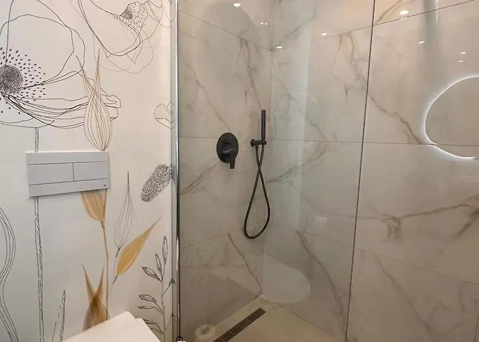 Desibu Collection - The Pearl St Julian's Apartment *