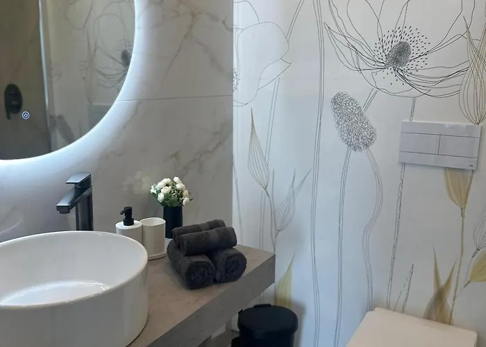 Desibu Collection - The Pearl St Julian's Apartment *