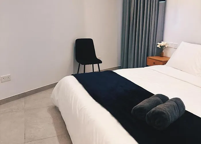 Desibu Collection - The Pearl St Julian's Apartment