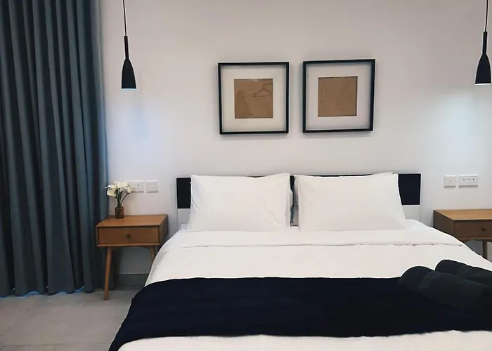 Desibu Collection - The Pearl St Julian's